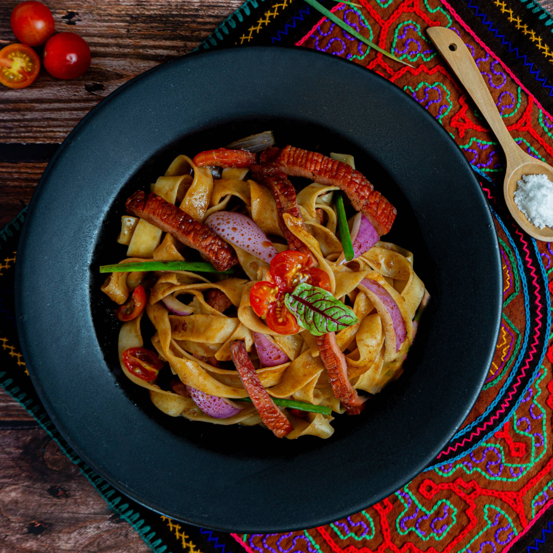 Fetuccini con cecina saltada